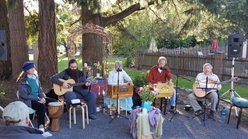 kirtan at the Ananda Community